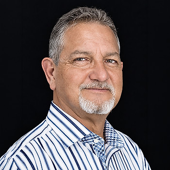 Portrait of Ernest Zapata, Associate Broker